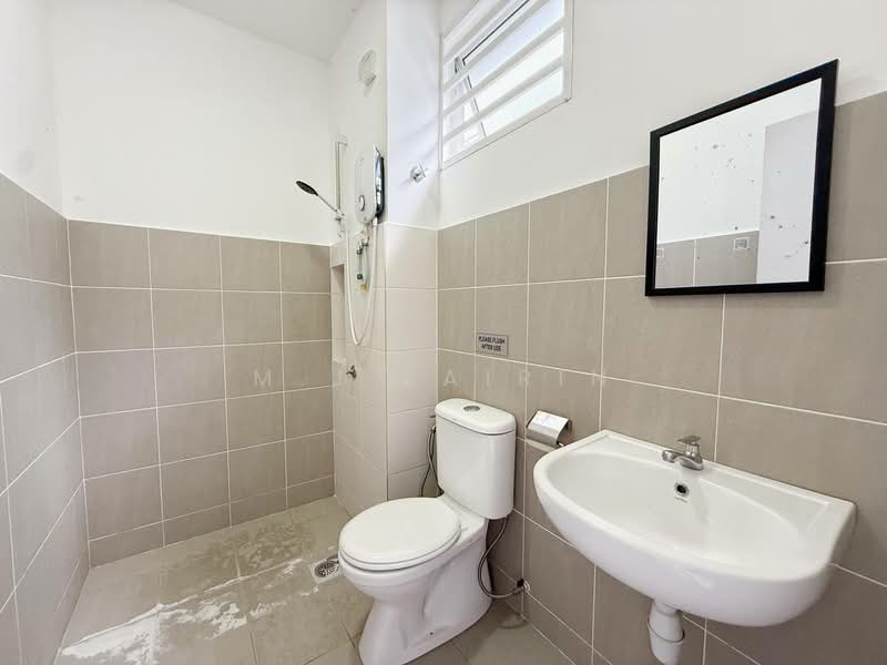 2-storey Terraced House for Sale in Seremban 2 (Negeri Sembilan) - M.J Zairin - Bathroom - PropertyGuru.com.my