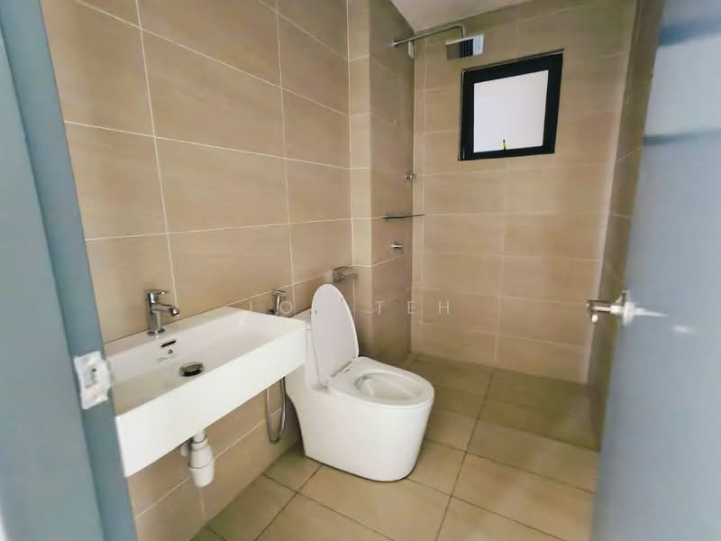 Service Residence for Rent at KR7 Residences - Lok Teh - Master Bathroom - PropertyGuru.com.my