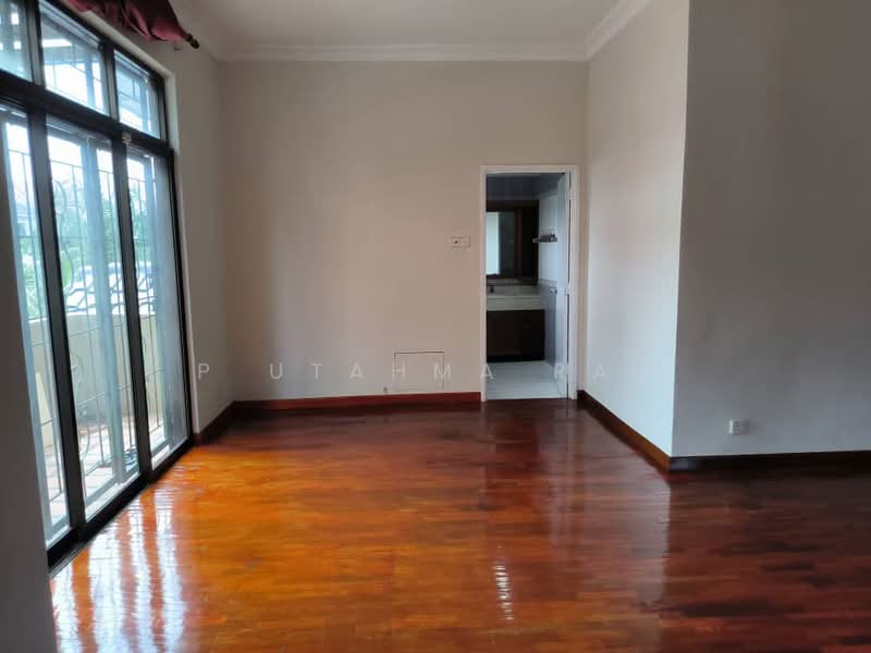 Semi-Detached House for Sale in Kota Kemuning (Shah Alam) - P Utahma Raj - Living Room - PropertyGuru.com.my