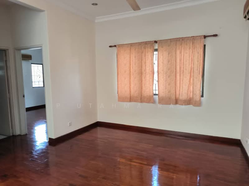 Semi-Detached House for Sale in Kota Kemuning (Shah Alam) - P Utahma Raj - Living Room - PropertyGuru.com.my