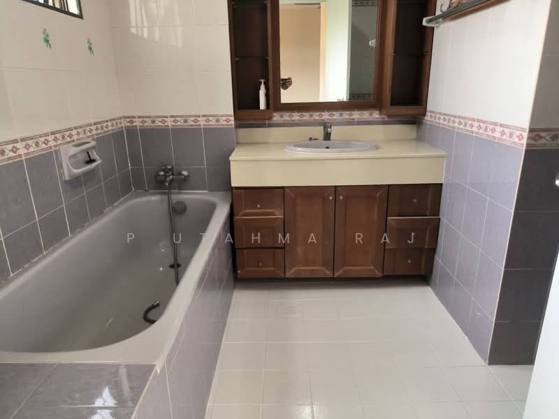 Semi-Detached House for Sale in Kota Kemuning (Shah Alam) - P Utahma Raj - Bathroom - PropertyGuru.com.my
