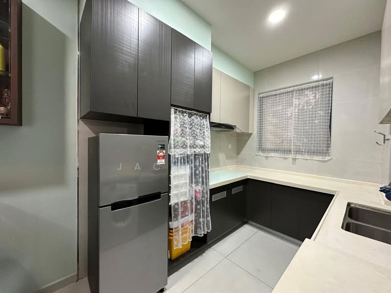 Royal Strand @ Country Garden Danga Bay untuk Untuk Dijual - RM 549,000, Mac 2026 - Kitchen - PropertyGuru.com.my