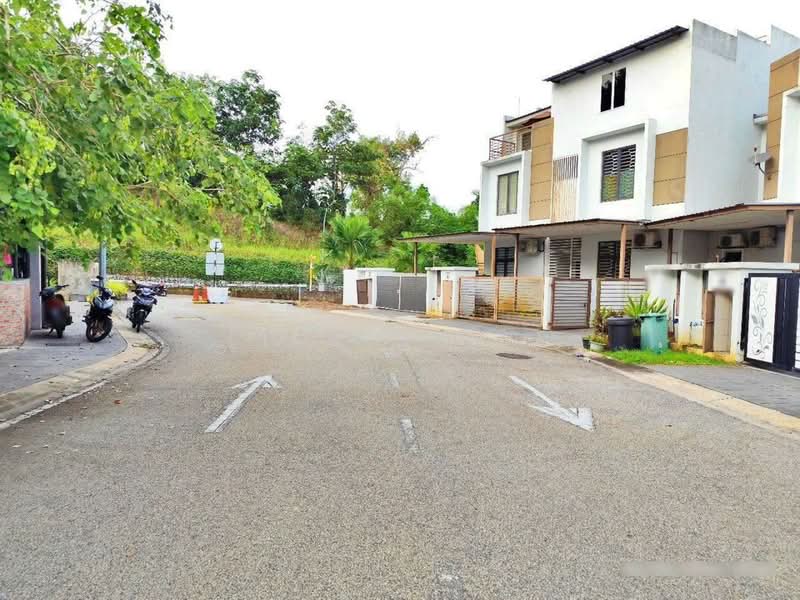 3-storey Terraced House for Sale in Batang Kali (Selangor) - Lisa Azila - Exterior - PropertyGuru.com.my