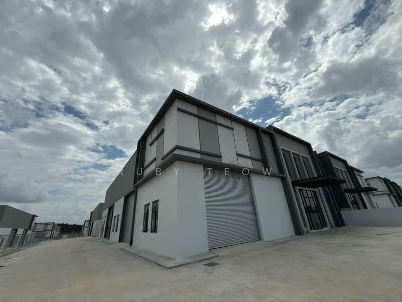 Semi-D Factory for Rent in Eco Business Park 1 (Johor Bahru) - Ruby Teow - Exterior - PropertyGuru.com.my