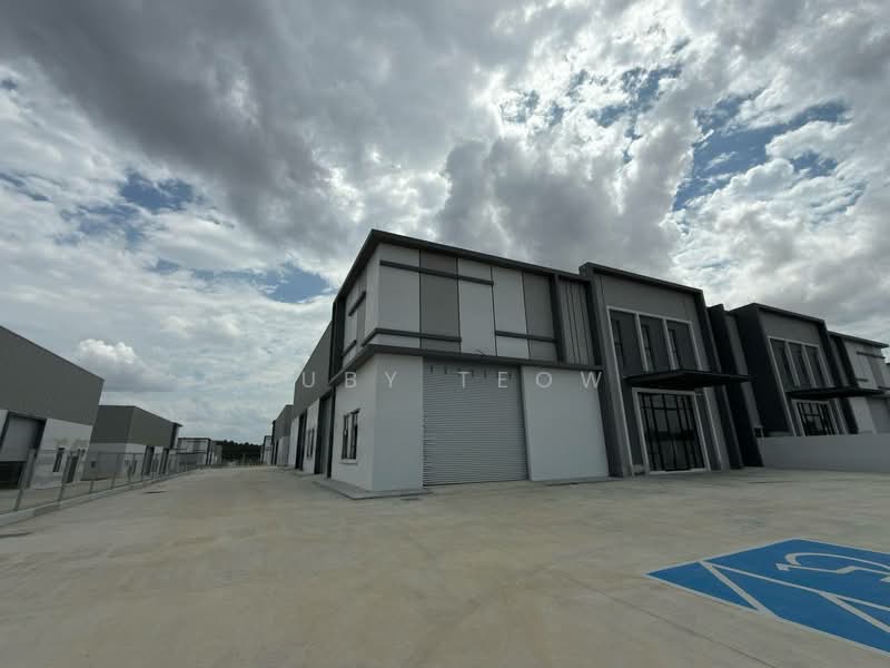 Semi-D Factory for Rent in Eco Business Park 1 (Johor Bahru) - Ruby Teow - Exterior - PropertyGuru.com.my