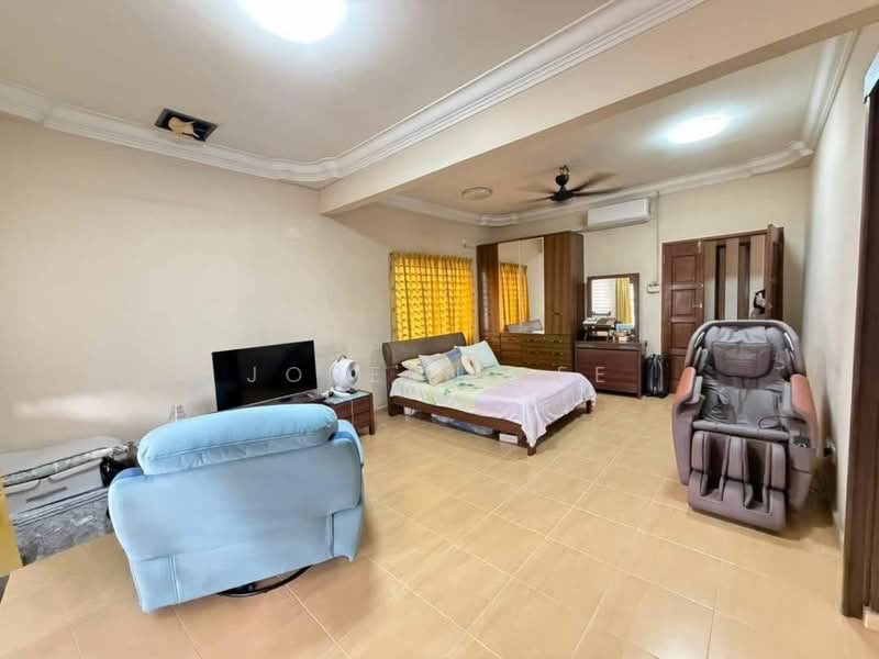Bungalow for Sale in Tampoi (Johor) - Joreen Lee - Bedroom - PropertyGuru.com.my