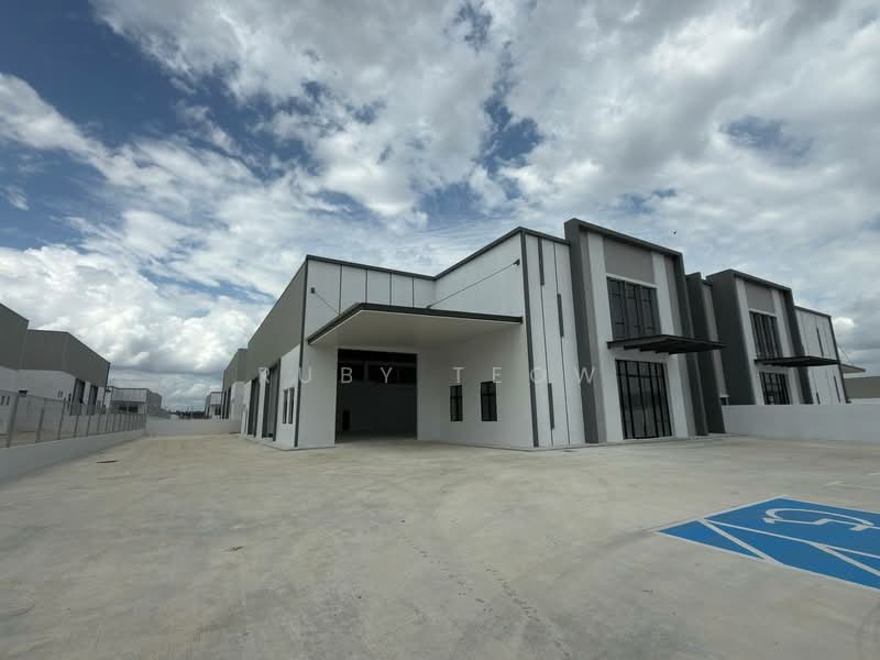 Semi-D Factory for Rent in Eco Business Park 1 (Johor Bahru) - Ruby Teow - Exterior - PropertyGuru.com.my