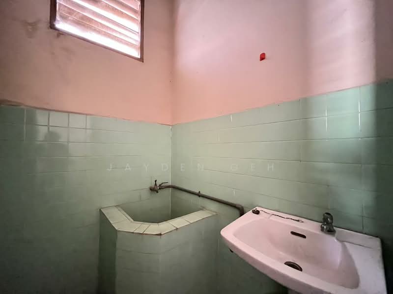 Shop for Rent in Alor Setar (Kedah) - Jayden Geh - Bathroom - PropertyGuru.com.my