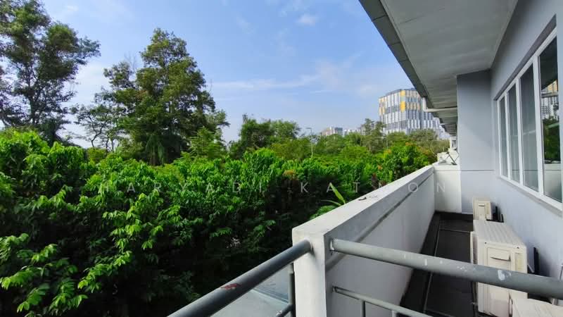 3-storey Terraced House for Rent in Kajang (Selangor) - Haryadi Katmon - Balcony - PropertyGuru.com.my