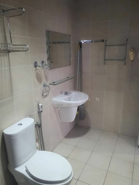 Service Residence for Sale at Pangsapuri Tanah Emas (Golden Sands) - Roselynn Chai - Bathroom - PropertyGuru.com.my