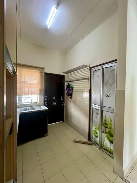 Taman Seri Alam untuk Untuk Disewa - RM 1,250 /bulan, Feb 2026 - Kitchen - PropertyGuru.com.my