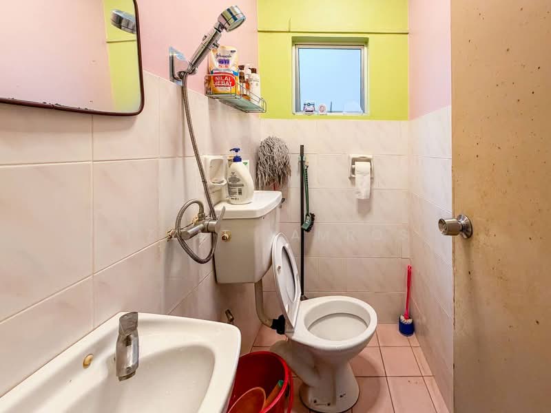 2-storey Terraced House for Sale in TAMAN PUCHONG UTAMA (Puchong) - Izzat Zamros - Bathroom - PropertyGuru.com.my
