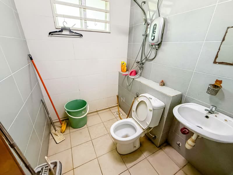 2-storey Terraced House for Sale in Kajang (Selangor) - Ilman Nahri - Bathroom - PropertyGuru.com.my