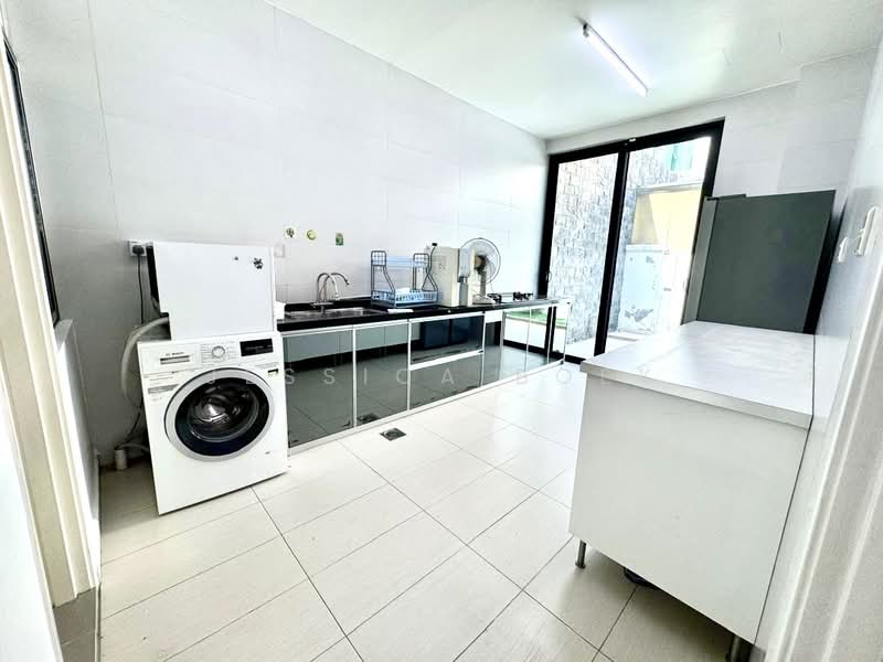 Cluster House for Rent in Taman Gaya (Ulu Tiram) - Jessica Boey - Kitchen - PropertyGuru.com.my