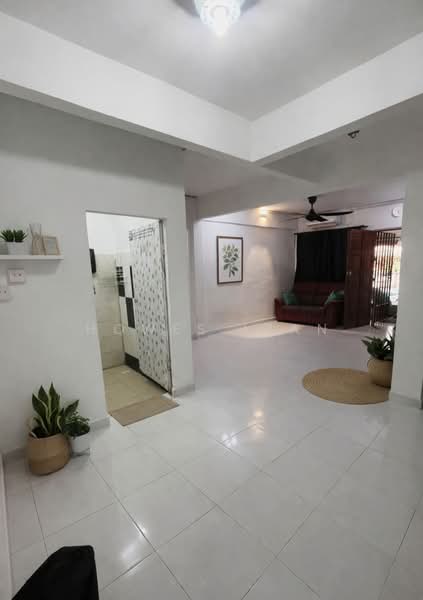 2-storey Terraced House for Sale in Taman Mount Austin (Tebrau) - Howes Izan - Living Room - PropertyGuru.com.my