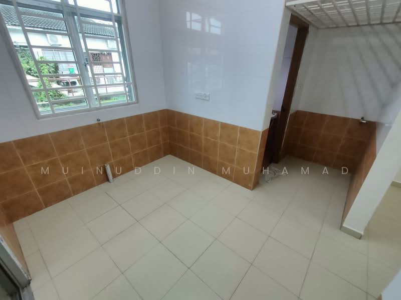 1-storey Terraced House for Sale in Hutan Melintang (Perak) - Muinuddin Muhamad - Kitchen - PropertyGuru.com.my
