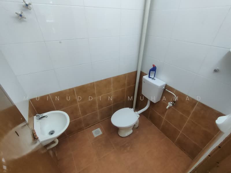 1-storey Terraced House for Sale in Hutan Melintang (Perak) - Muinuddin Muhamad - Bathroom - PropertyGuru.com.my