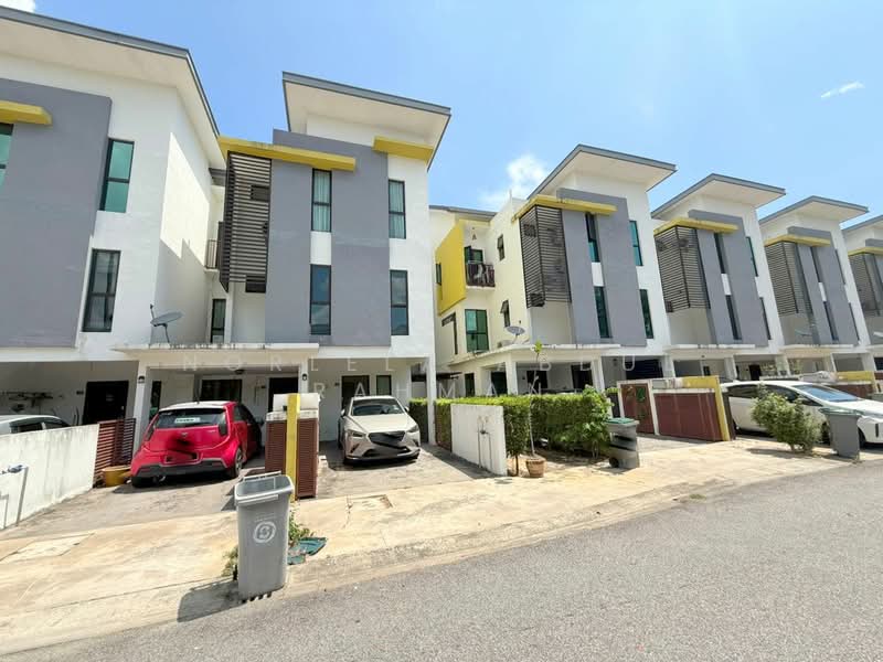 Cempaka Seri 1, Town Villas, Kota Seriemas untuk Untuk Disewa - RM 1,800 /bulan, Feb 2026 - Exterior - PropertyGuru.com.my