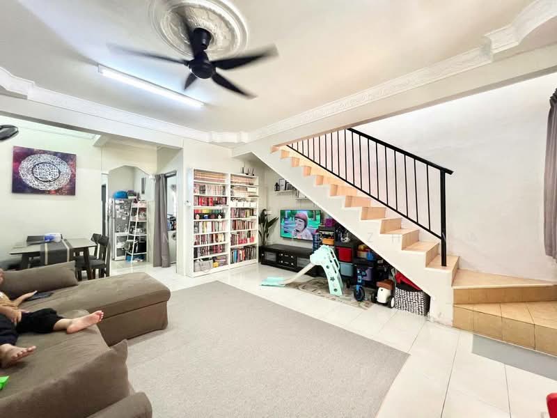 2-storey Terraced House for Sale in Semenyih (Selangor) - Zarema Kulbuzheva - Living Room - PropertyGuru.com.my