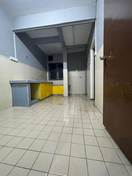 2.5-storey Terraced House for Sale in Rawang (Selangor) - Syamsul Ilham - Kitchen - PropertyGuru.com.my