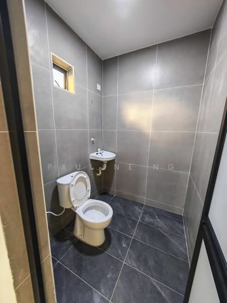 1-storey Terraced House for Sale in Taman Dato Penggawa Barat (Tampoi) - Pauline Ng - Bathroom - PropertyGuru.com.my