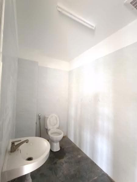 Factory for Rent in Taman Perindustrian Desa Plentong (Masai) - Henry Pua - Bathroom - PropertyGuru.com.my