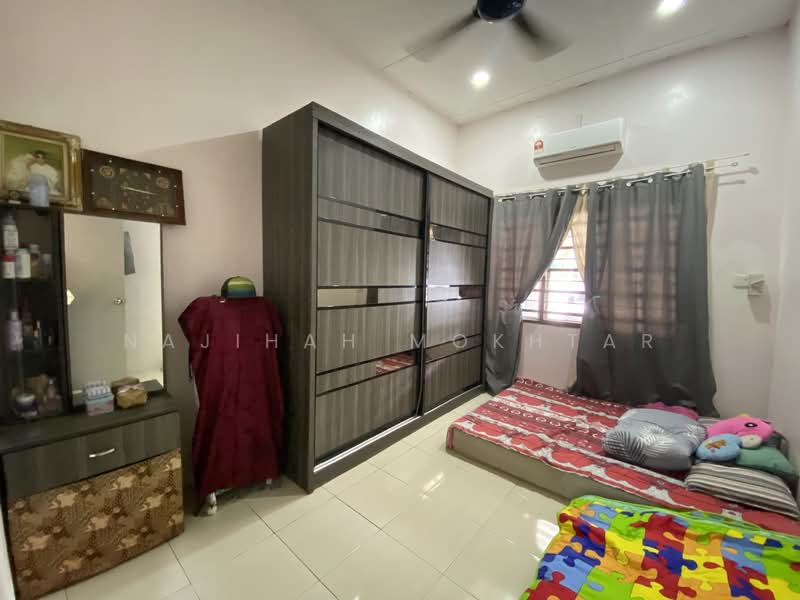 1-storey Terraced House for Sale in Kapar (Selangor) - Najihah Mokhtar - Bedroom - PropertyGuru.com.my