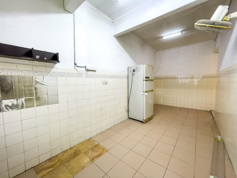 1.5-storey Terraced House for Sale in Usj 6 (Subang Jaya) - Izzati Mat - Kitchen - PropertyGuru.com.my