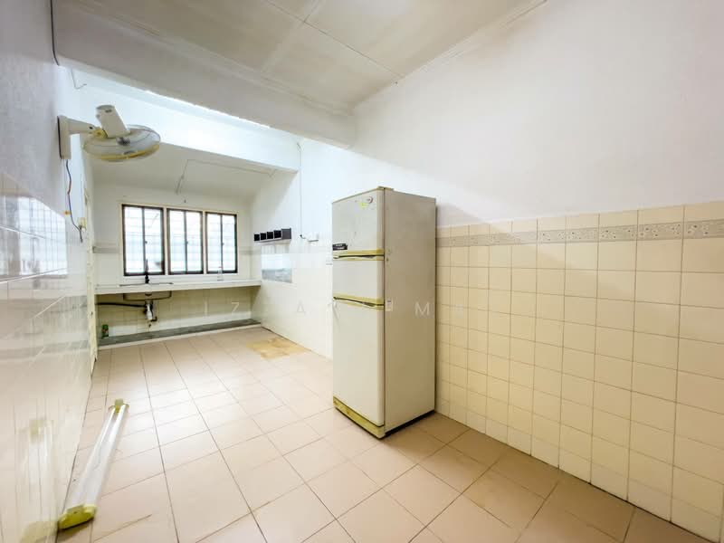 1.5-storey Terraced House for Sale in Usj 6 (Subang Jaya) - Izzati Mat - Kitchen - PropertyGuru.com.my