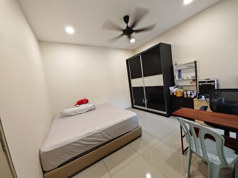 Cluster House for Sale in Taman Mount Austin (Tebrau) - Vic Lim - Bedroom - PropertyGuru.com.my