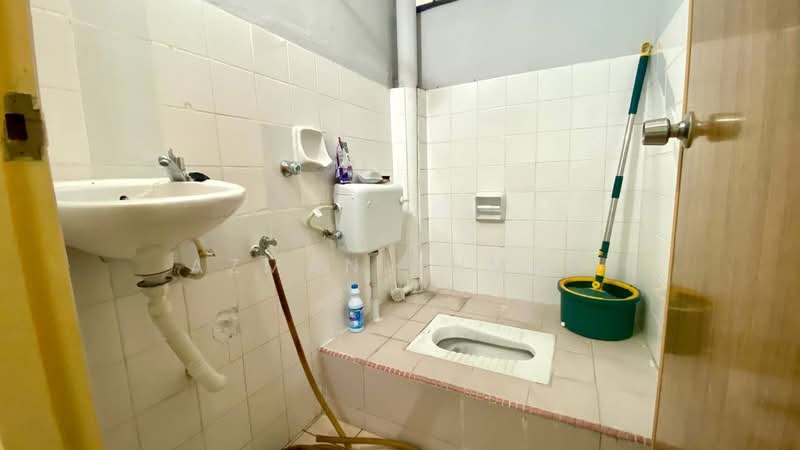 Apartment for Sale at Pangsapuri Opal - Azman Ahmad - Bathroom - PropertyGuru.com.my