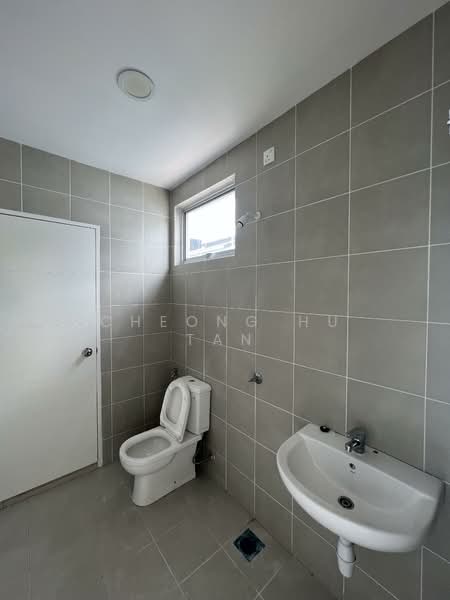 Tiara Sendayan untuk Untuk Disewa - RM 900 /bulan, Feb 2026 - Bathroom - PropertyGuru.com.my