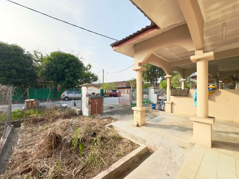 1-storey Terraced House for Sale in Puncak Alam (Selangor) - Syamsul Ilham - Exterior - PropertyGuru.com.my