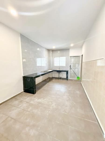 2-storey Terraced House for Sale in Taman Sentosa (Klang) - Zarema Kulbuzheva - Kitchen - PropertyGuru.com.my