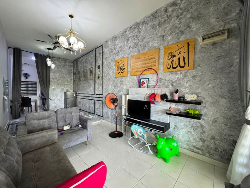 Sari Alamanda, Rawang, Selangor untuk Untuk Dijual - RM 405,000, Mac 2026 - Living Room - PropertyGuru.com.my