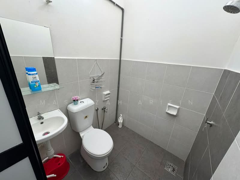 Sari Alamanda, Rawang, Selangor untuk Untuk Dijual - RM 405,000, Mac 2026 - Bathroom - PropertyGuru.com.my