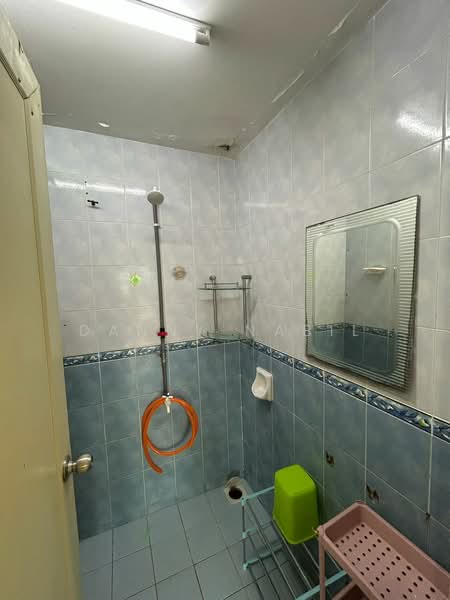 Apartment for Rent at Pangsapuri Danaumas - Danny Nabil - Bathroom - PropertyGuru.com.my