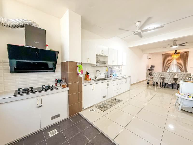 Serimba Terrace @ Bandar Bukit Mahkota untuk Untuk Dijual - RM 720,000, Mac 2026 - Kitchen - PropertyGuru.com.my