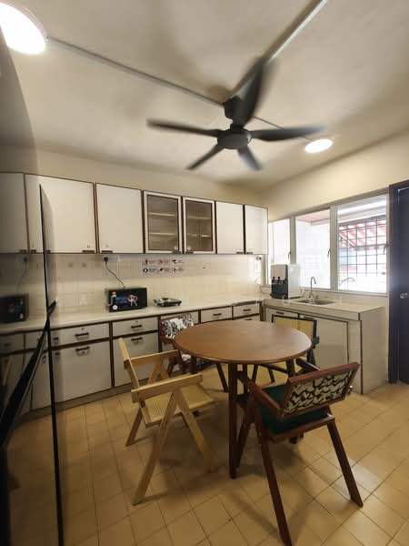 2-storey Terraced House for Rent in Taman Mayang (Petaling Jaya) - Lauran Chuah - Kitchen - PropertyGuru.com.my