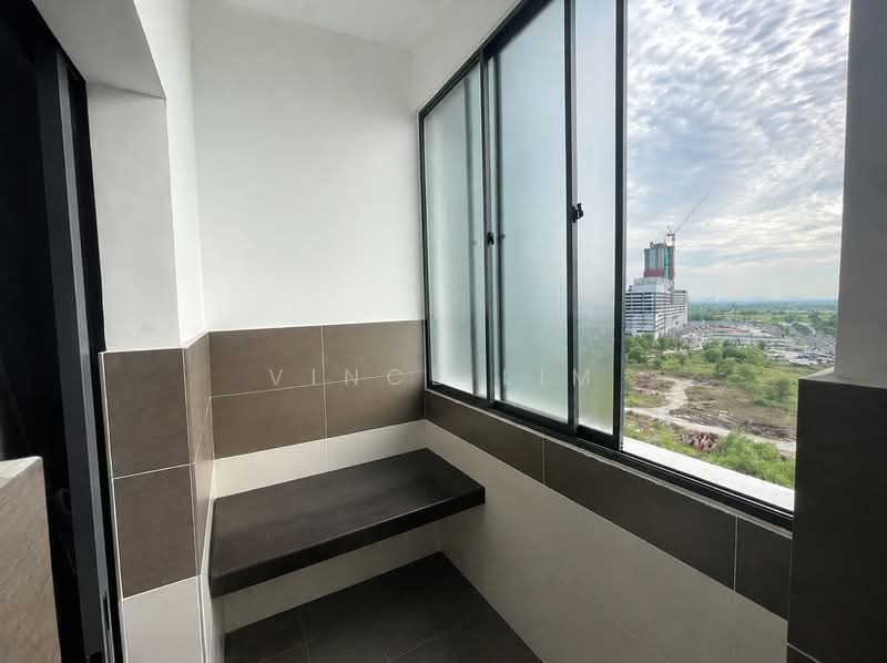 Kediaman Servis untuk Dijual di Maple Residences @ Bandar Bestari Klang - Vince Lim - Balcony - PropertyGuru.com.my