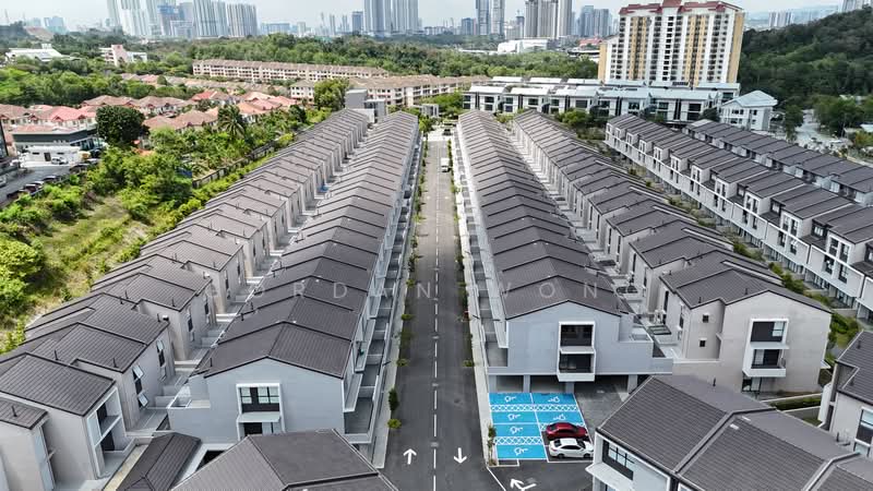 2.5-storey Terraced House for Sale in Taman Bukit Serdang (Seri Kembangan) - Gordan Wong - Exterior - PropertyGuru.com.my