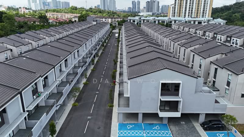 2.5-storey Terraced House for Sale in Taman Bukit Serdang (Seri Kembangan) - Gordan Wong - Exterior - PropertyGuru.com.my