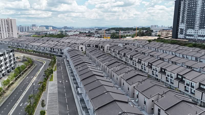 2.5-storey Terraced House for Sale in Taman Bukit Serdang (Seri Kembangan) - Gordan Wong - Exterior - PropertyGuru.com.my