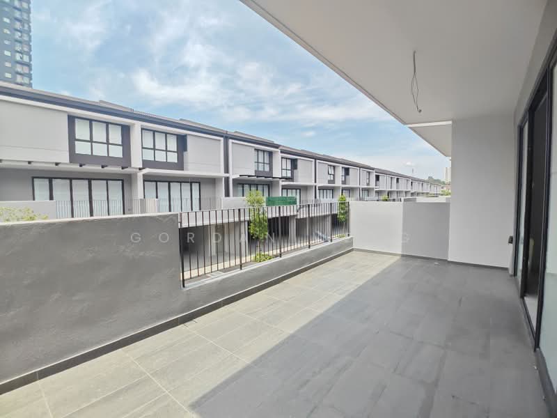 2.5-storey Terraced House for Sale in Taman Bukit Serdang (Seri Kembangan) - Gordan Wong - Exterior - PropertyGuru.com.my