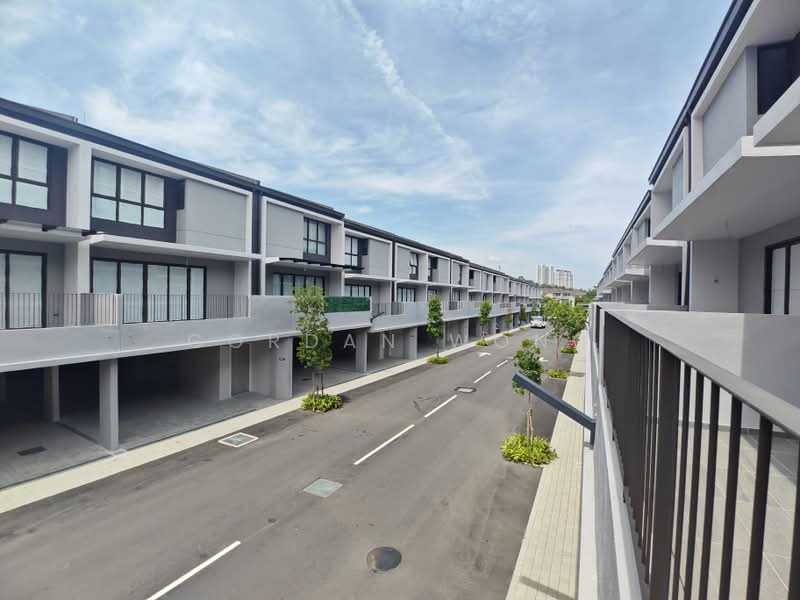 2.5-storey Terraced House for Sale in Taman Bukit Serdang (Seri Kembangan) - Gordan Wong - Exterior - PropertyGuru.com.my