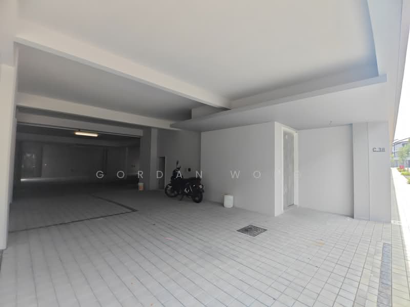 2.5-storey Terraced House for Sale in Taman Bukit Serdang (Seri Kembangan) - Gordan Wong - Car Park - PropertyGuru.com.my
