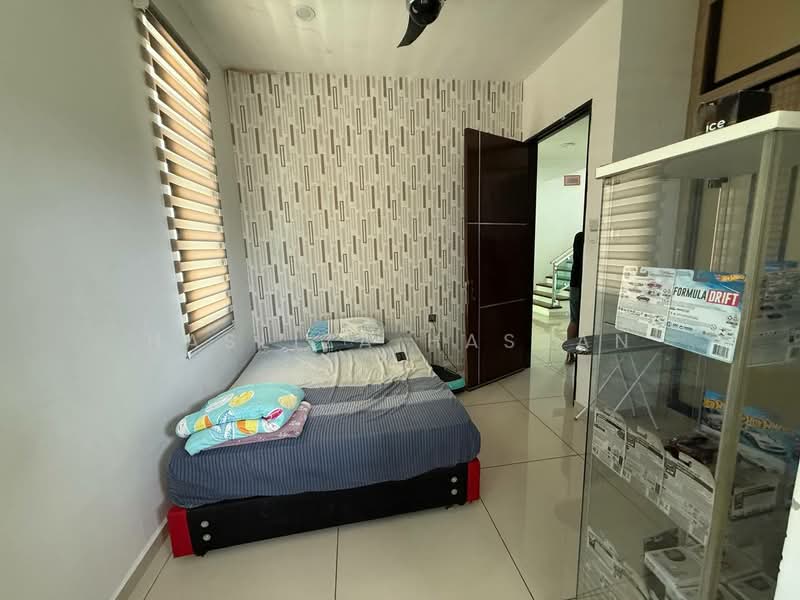 Semi-Detached House for Sale in Taman Kota Lukut (Port Dickson) - Hasliza Hassan - Bedroom - PropertyGuru.com.my