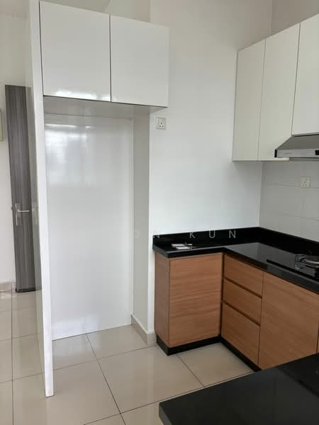 Skysuites @ Meldrum Hills untuk Untuk Disewa - RM 2,000 /bulan, Feb 2026 - Kitchen - PropertyGuru.com.my