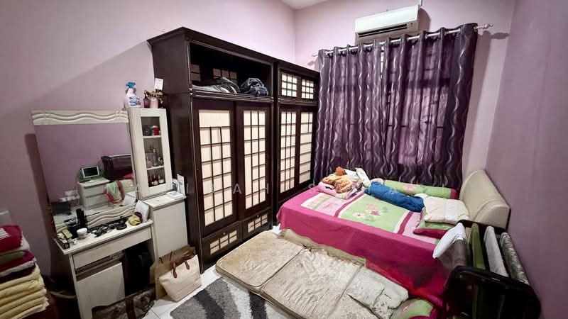 1-storey Terraced House for Sale in Bandar Saujana Putra (Tanjong Duabelas) - Najibah Sahari - Bedroom - PropertyGuru.com.my