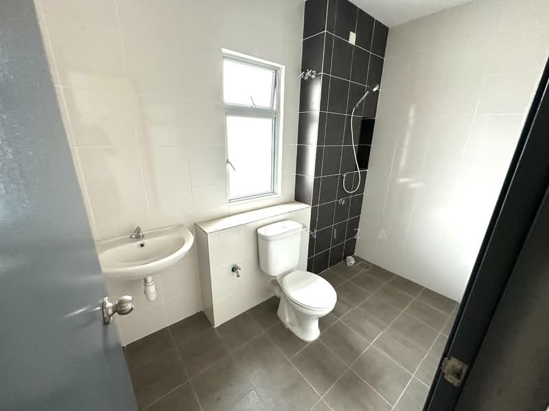 2-storey Terraced House for Sale in Seremban (Negeri Sembilan) - Khairul Nizam - Bathroom - PropertyGuru.com.my